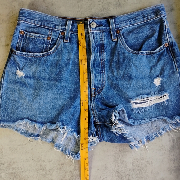 Levi's 501 Distressed Denim Shorts Women's 31 Waist Blue Festival High Rise - Picture 10 of 13